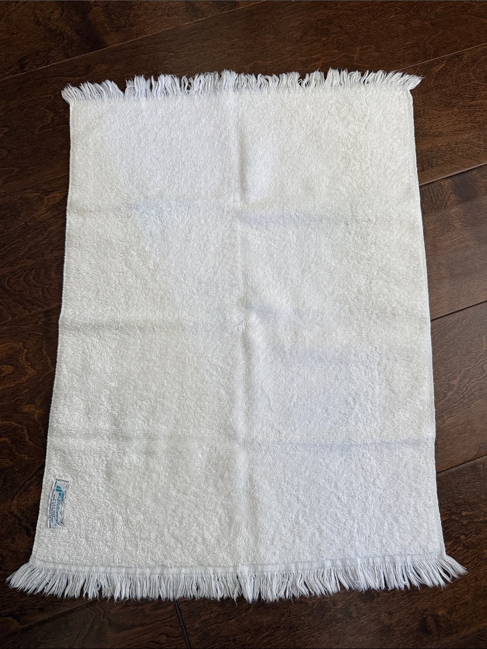 Vintage Fieldcrest White Floral Fringe Boho Hippie Garden Cottage Hand Towel - Picture 2 of 3
